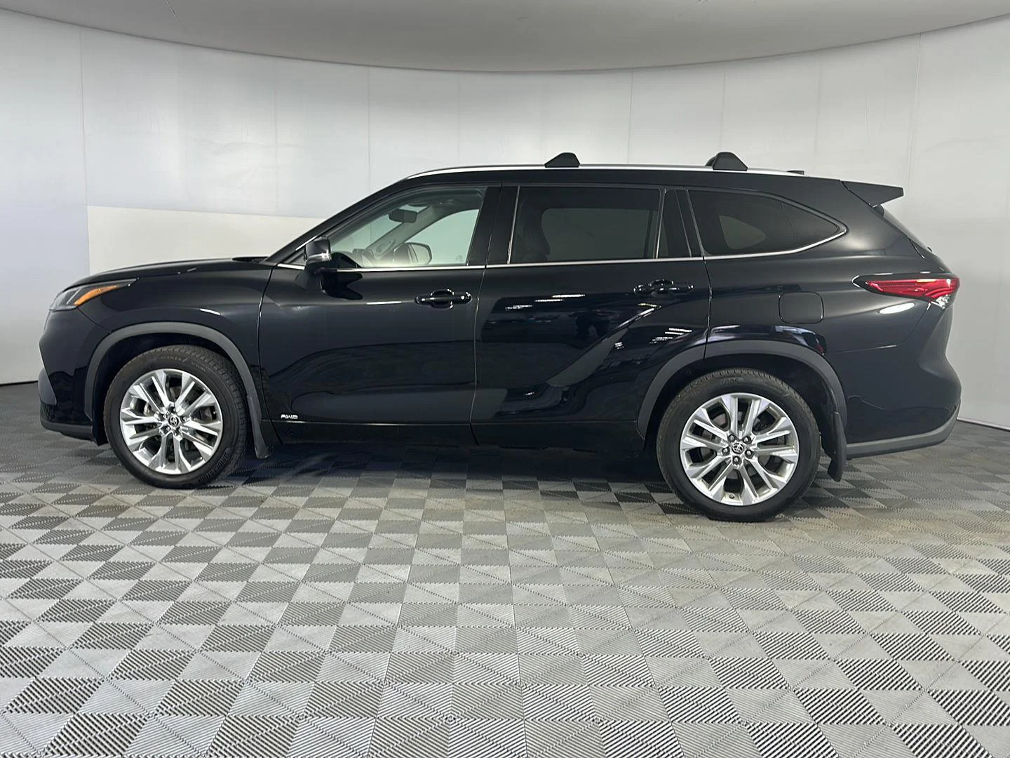 Used 2022 Midnight Black Metallic Toyota Limited image 4