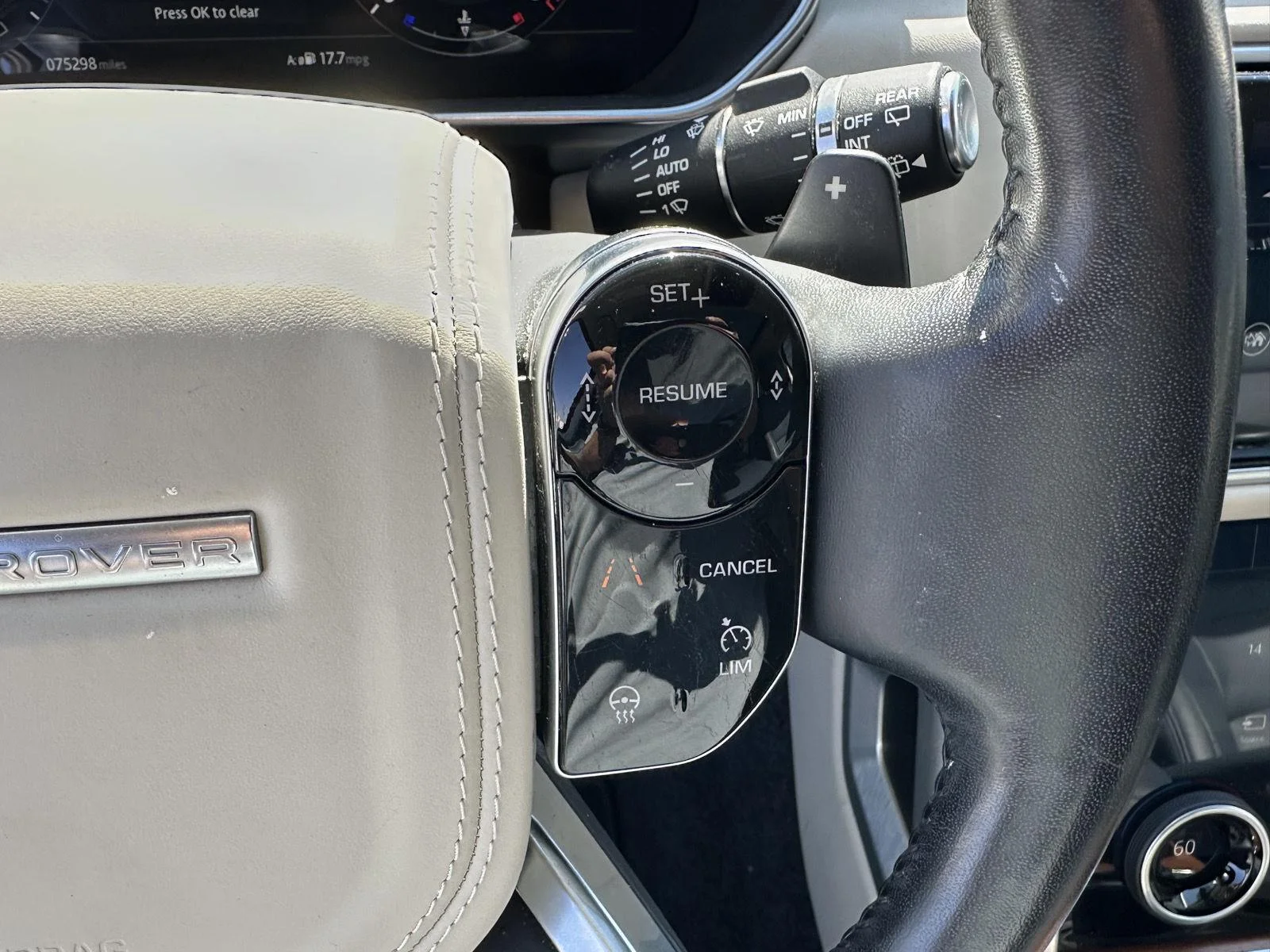 Used 2019 Byron Blue Metallic Land Rover HSE image 26