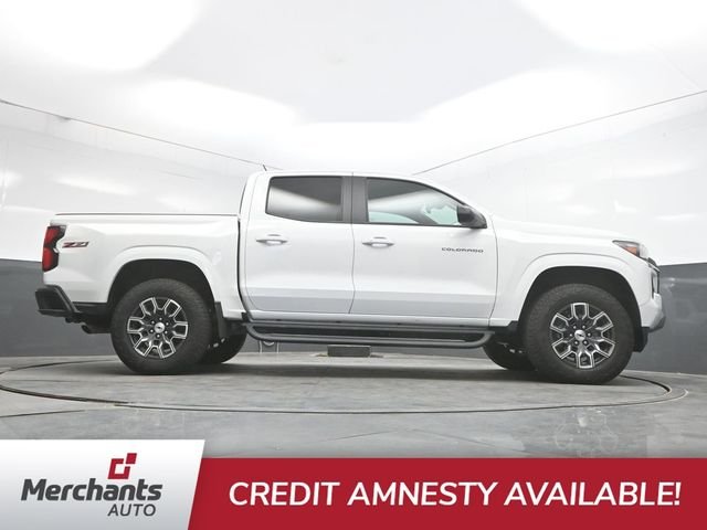 Used 2025 White Chevrolet Z71 image 40