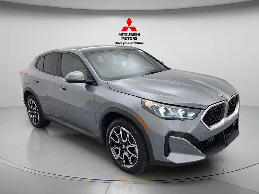 Used 2025 Gray Metallic BMW xDrive28i image 3
