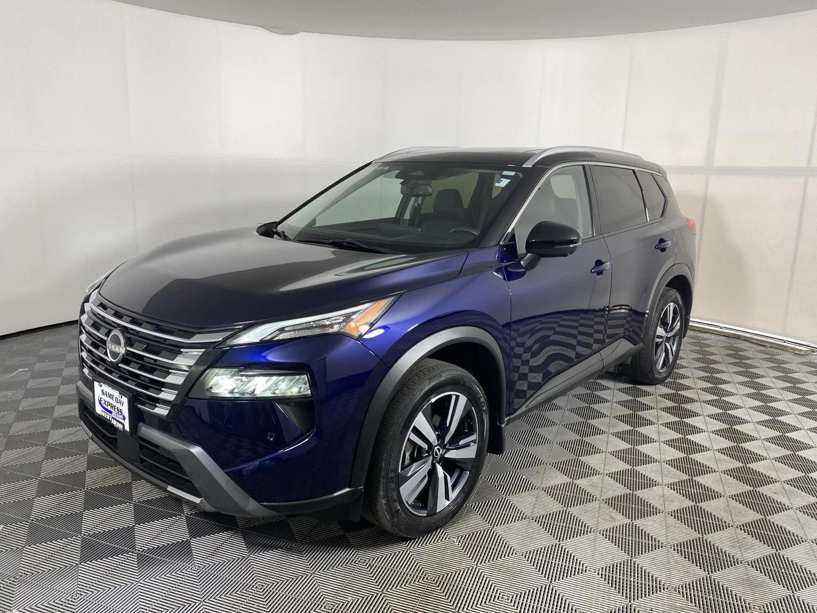 Used 2024 Deep Ocean Blue Pearl/Super Black Nissan SL image 11