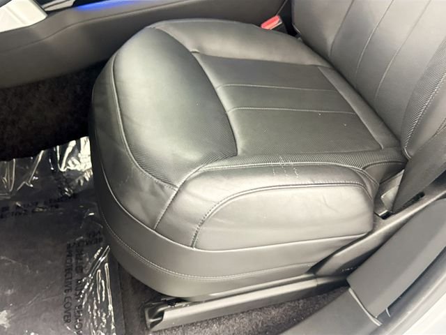 Used 2023 Silver Land Rover SE image 19