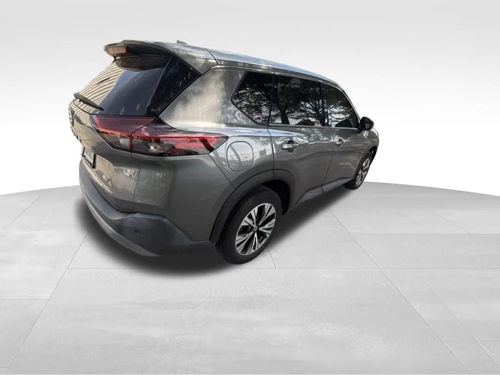 Used 2021 Gray Nissan SV image 5