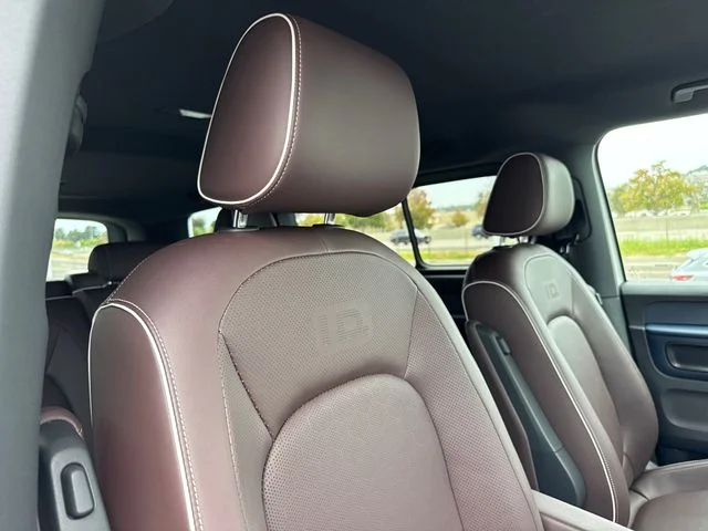 Certified Used 2025 Candy White Volkswagen Pro S image 18