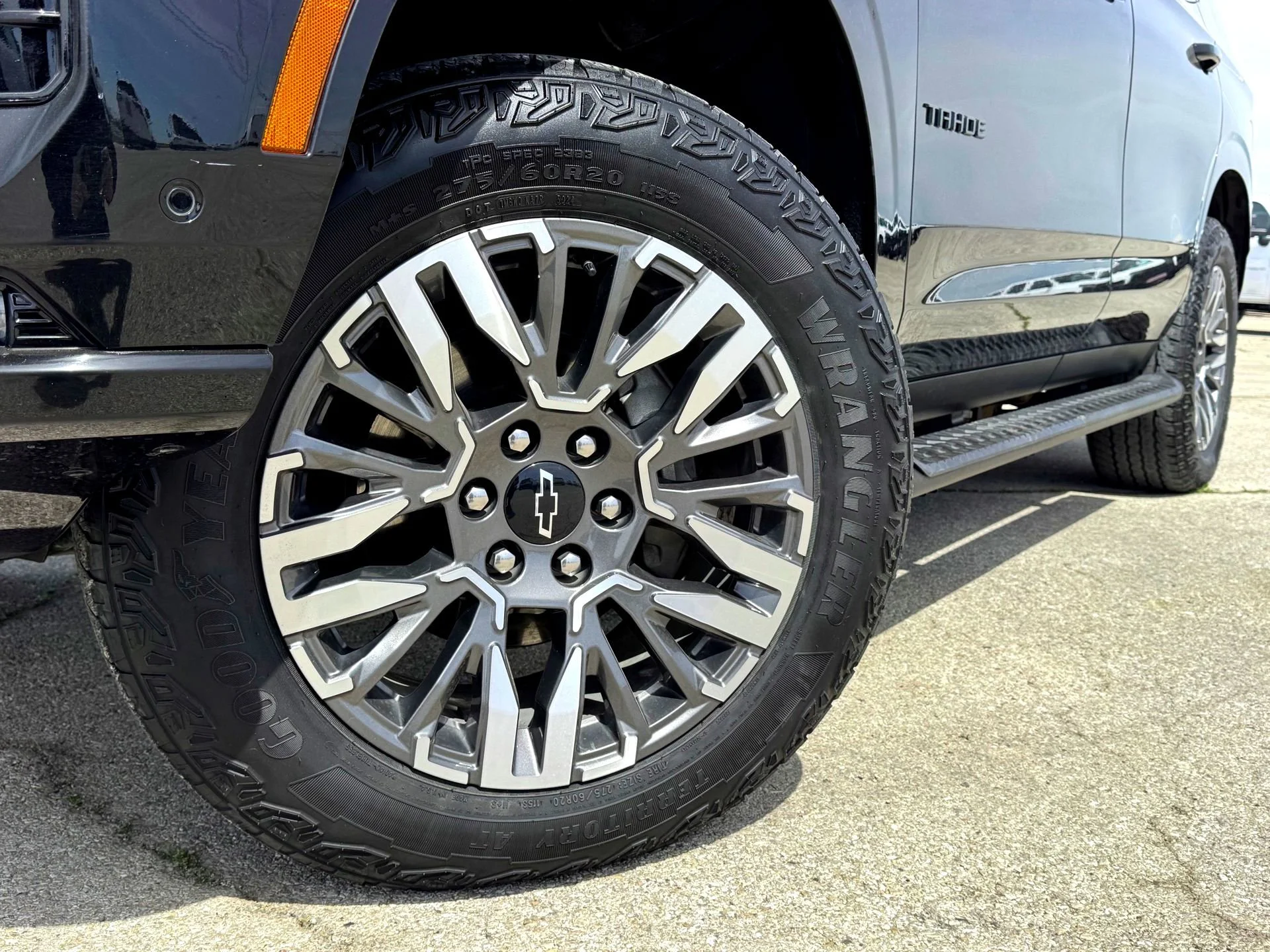Used 2025 Black Chevrolet Z71 image 2