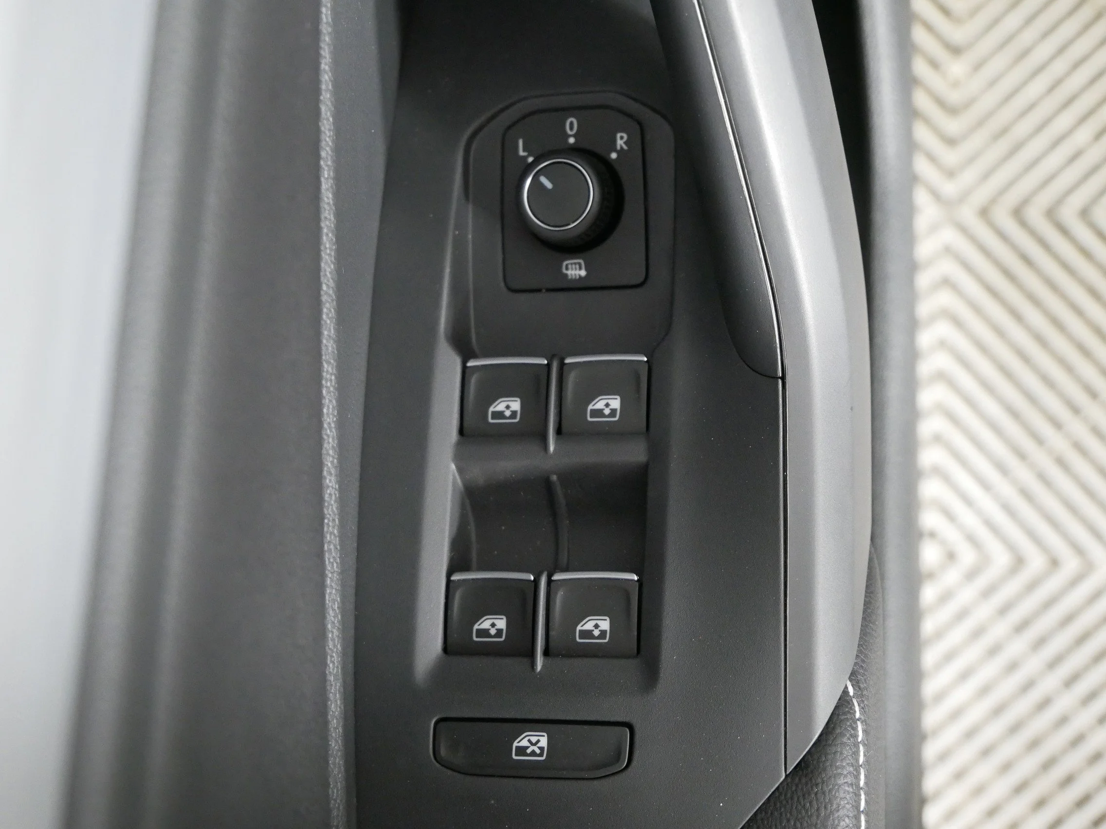 New 2026 Platinum Gray Metallic Volkswagen S image 19