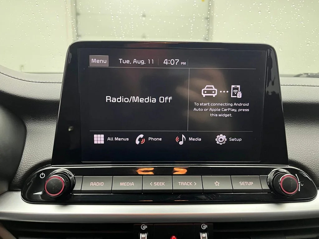 Used 2023 Red Kia LXS image 5