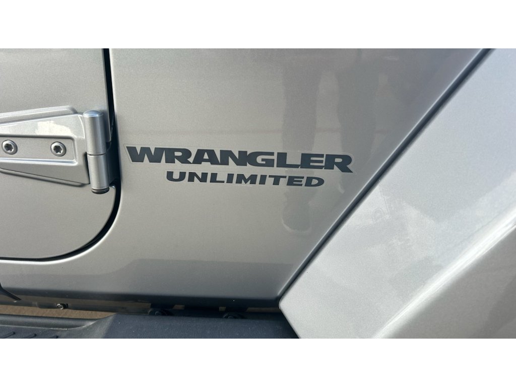 Used 2017 Silver Jeep Unlimited Sahara image 13
