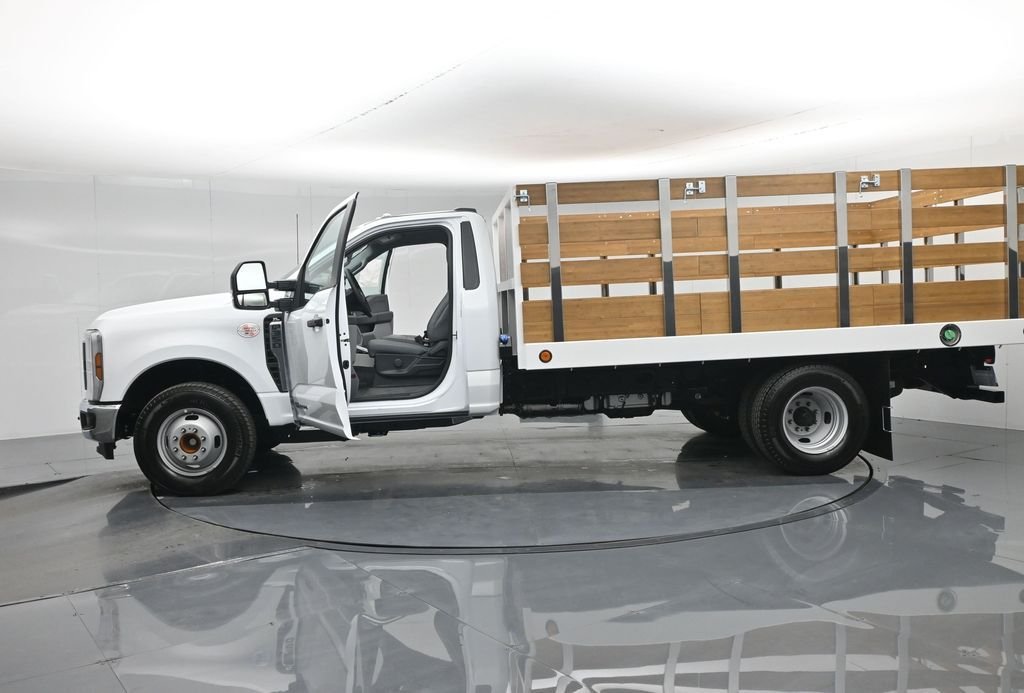 New 2026 Oxford White Ford XL image 4