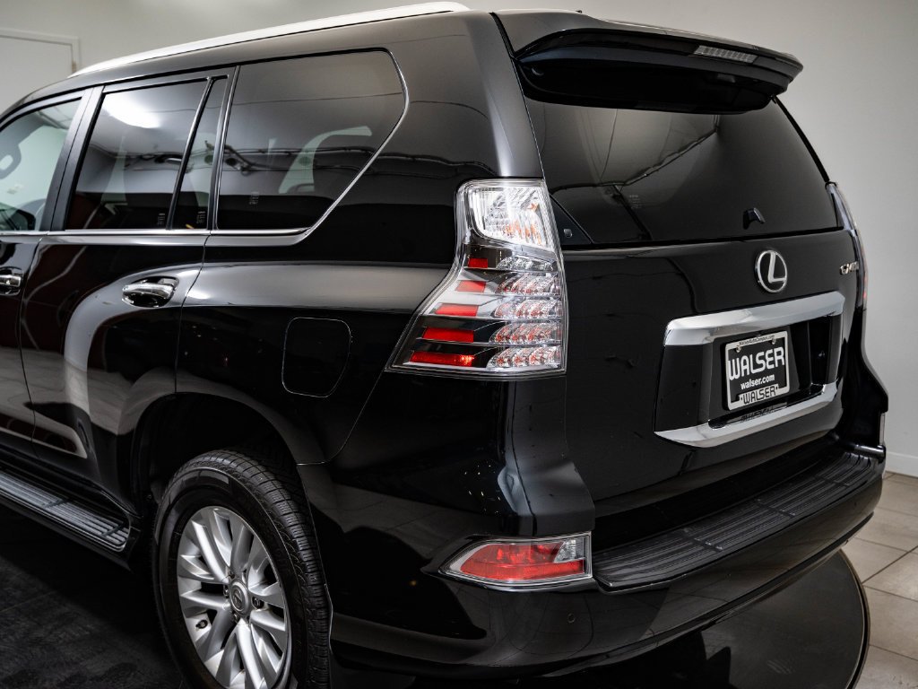 Used 2021 Black Lexus 460 image 19