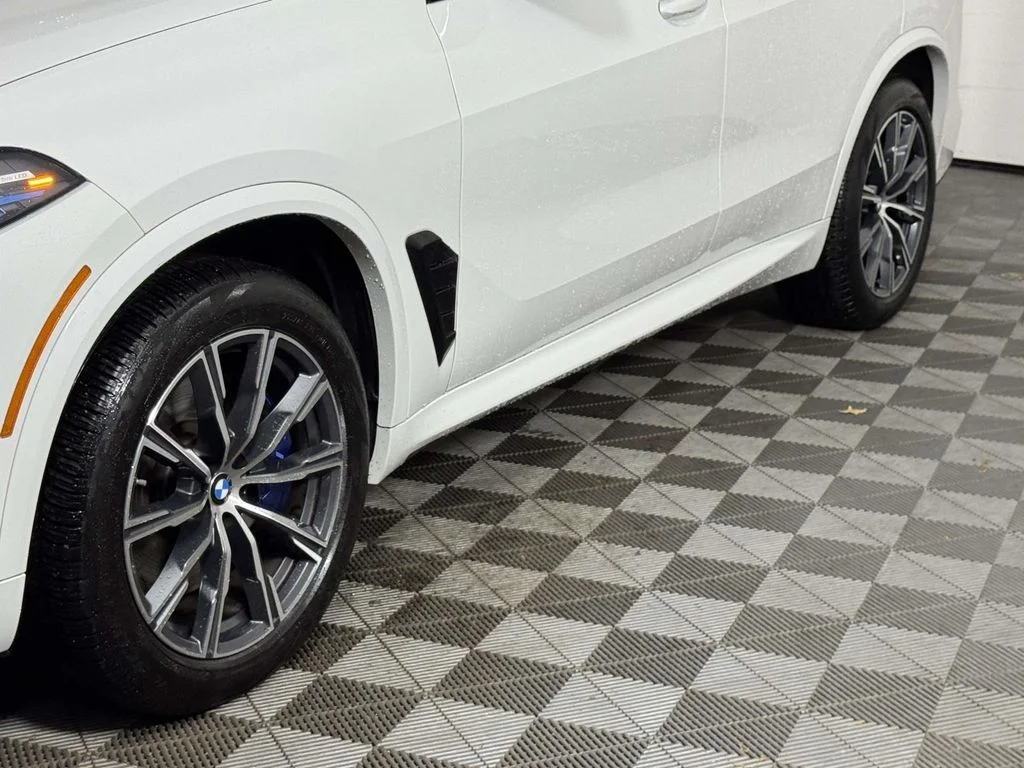 Used 2026 White BMW M60i image 13