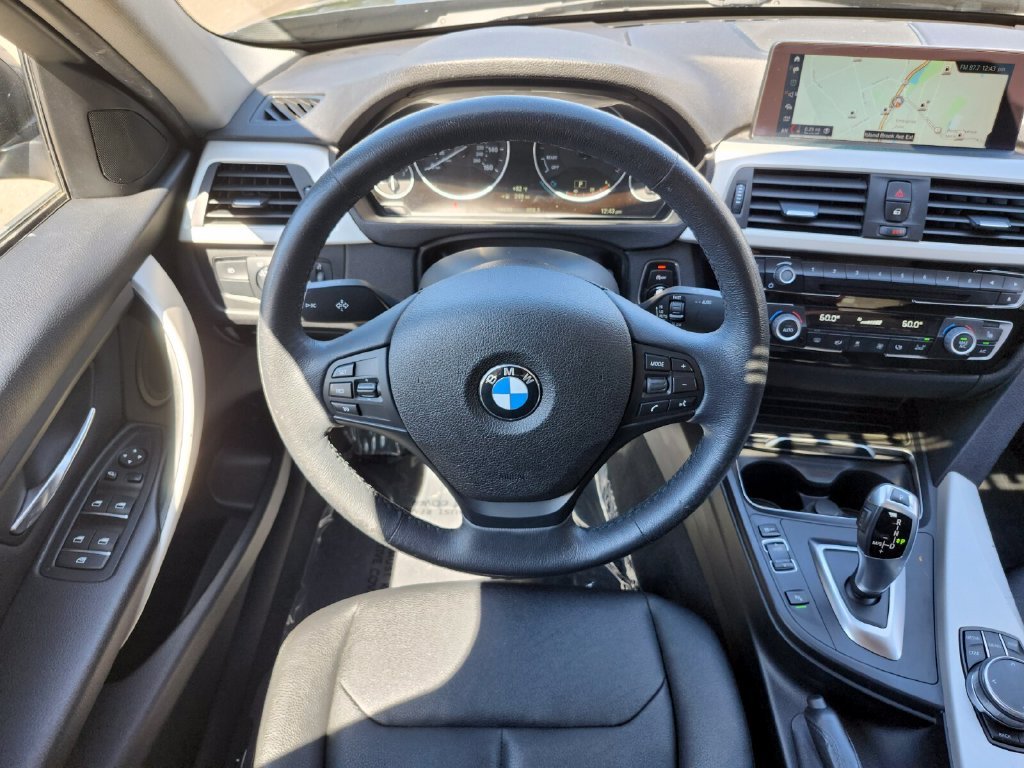 Used 2018 Gray BMW 320i xDrive image 14