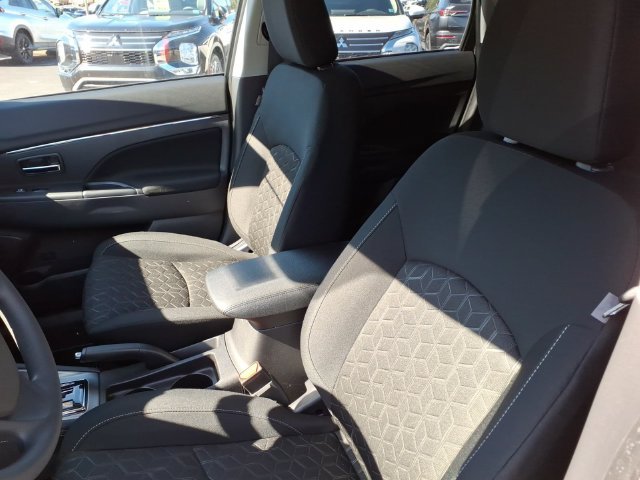 New 2027 Gray Mitsubishi 2.0 ES AWC image 5