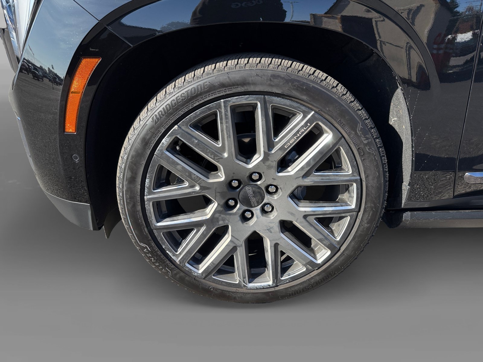 2025 GMC Yukon Denali Ultimate - Photo 9