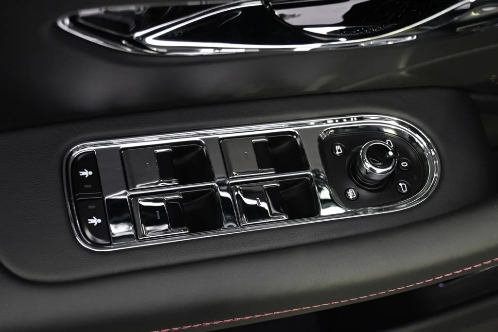 Used 2025 Q9l Bentley Black Edition image 26
