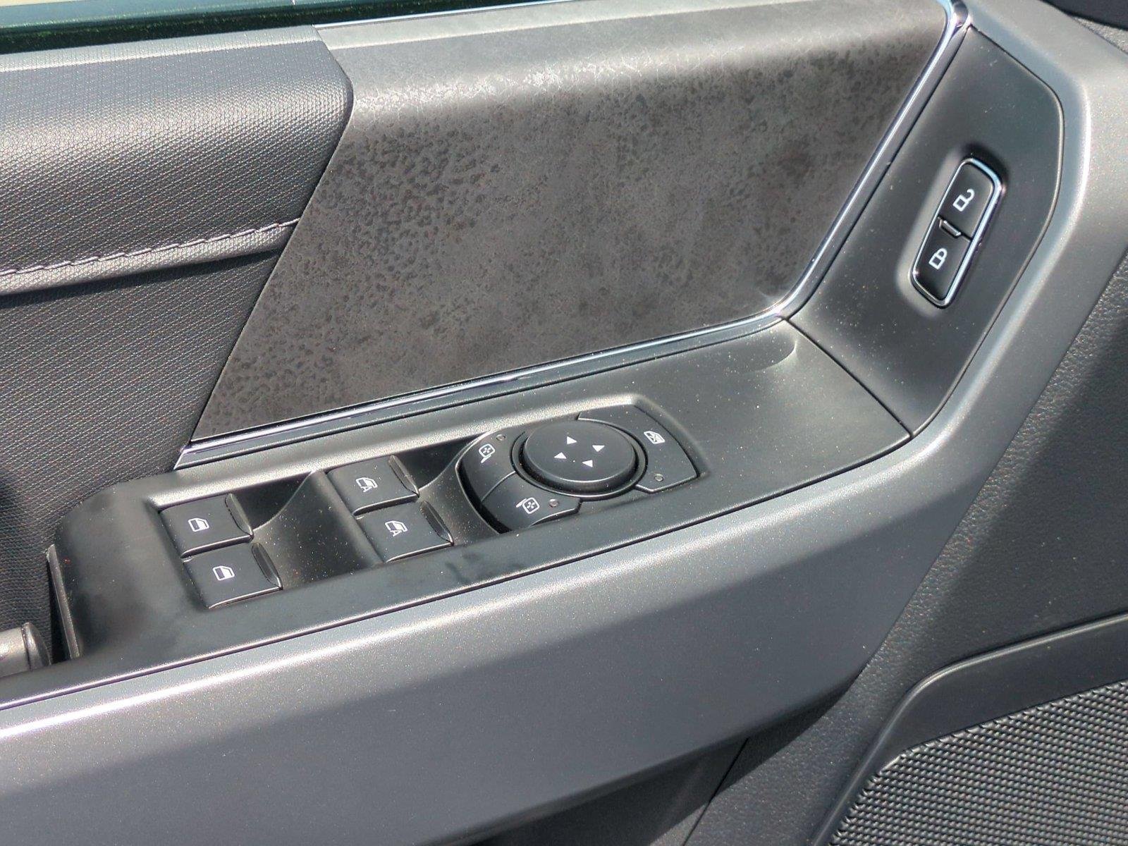 New 2026 Oxford White Ford XLT image 16