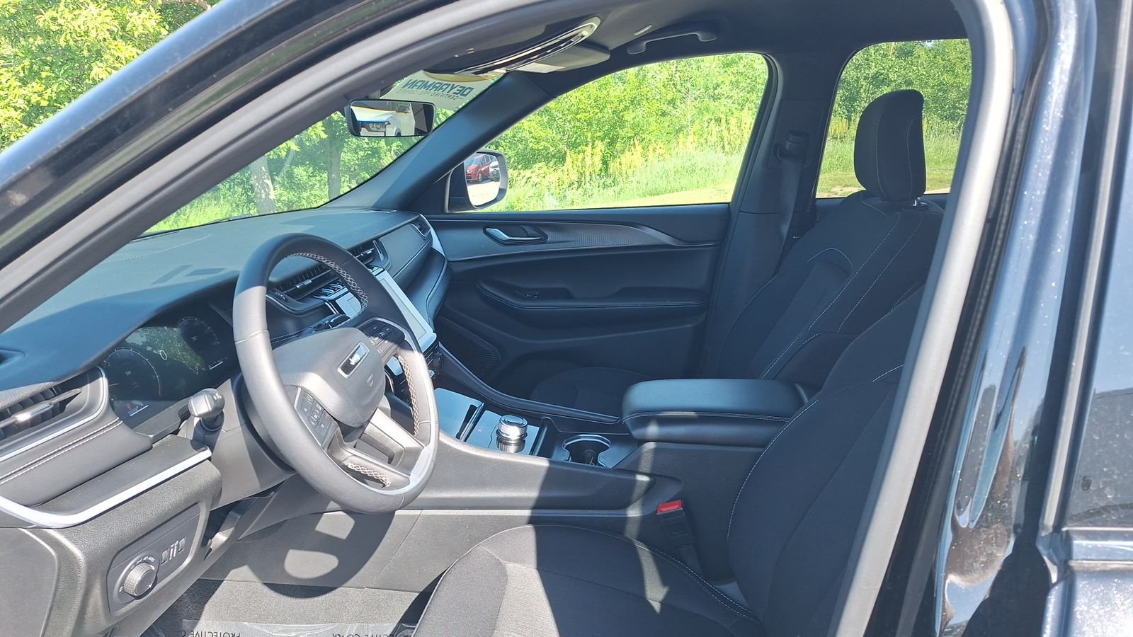 Used 2025 Black Jeep Laredo image 9