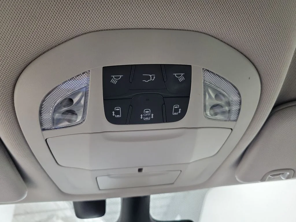 Used 2022 Black Chrysler Touring L image 45