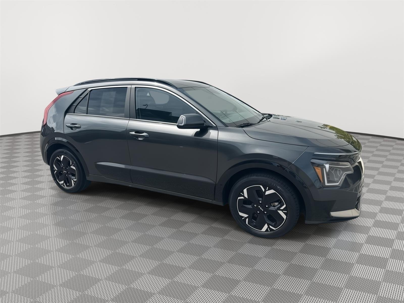 Used 2024 Graphite Gray Kia Wind image 3