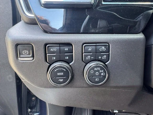 Used 2022 Blue Chevrolet LTZ image 22