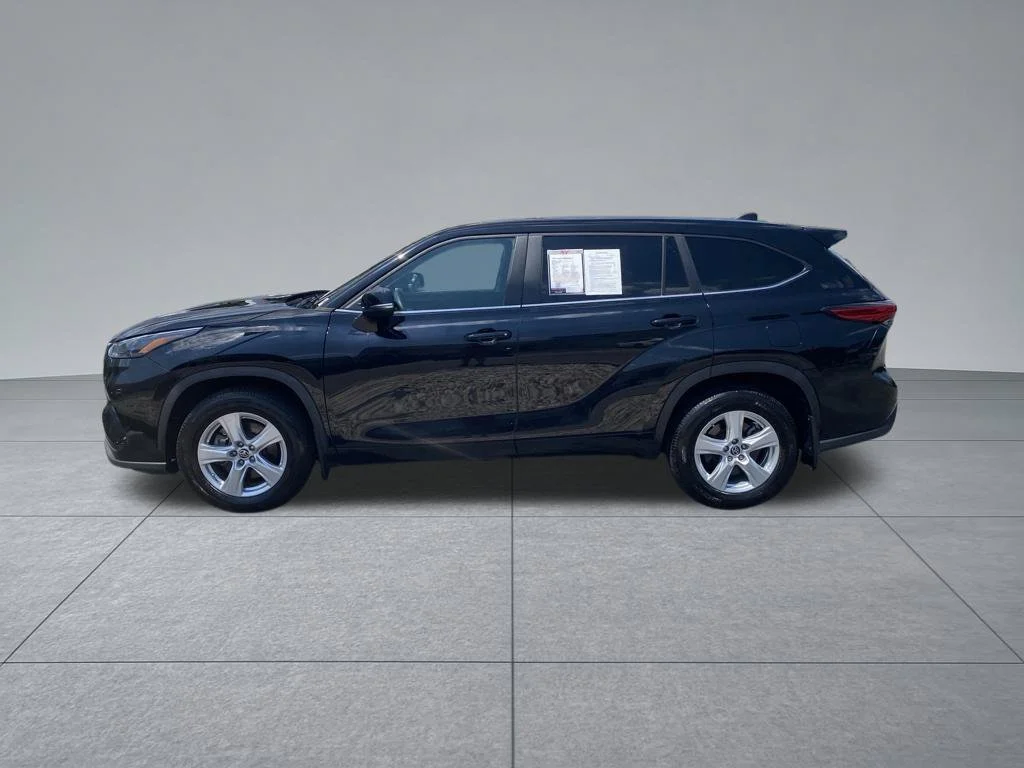 Used 2023 Black Toyota L image 3