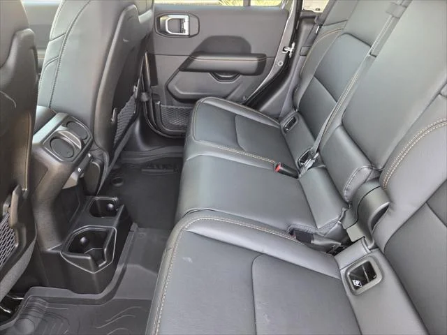 New 2026 Granite Crystal Metallic Clear-Coat Exterior Paint Jeep Texas Trail image 21