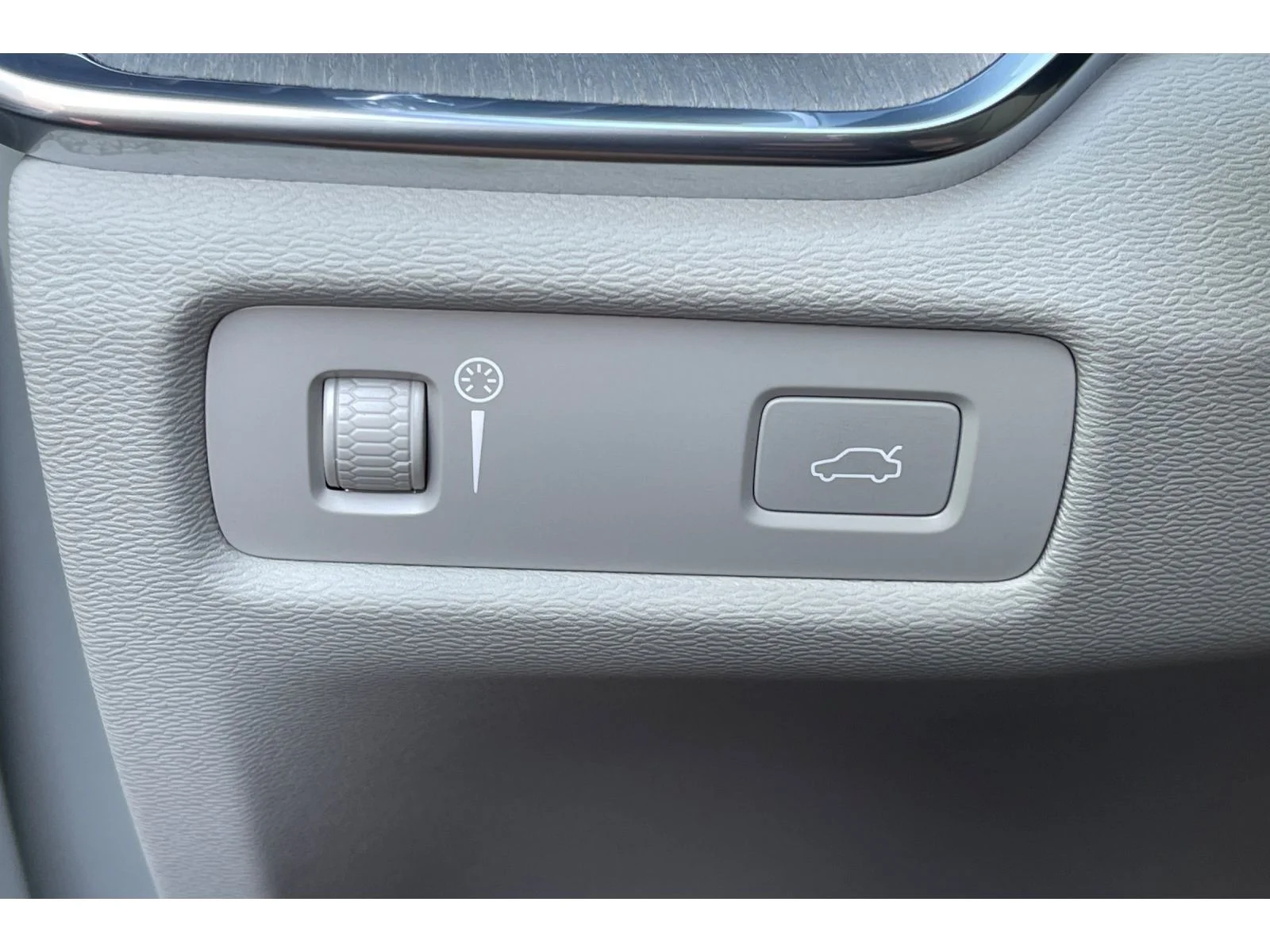 Used 2022 Pine Grey Metallic Volvo T5 image 40