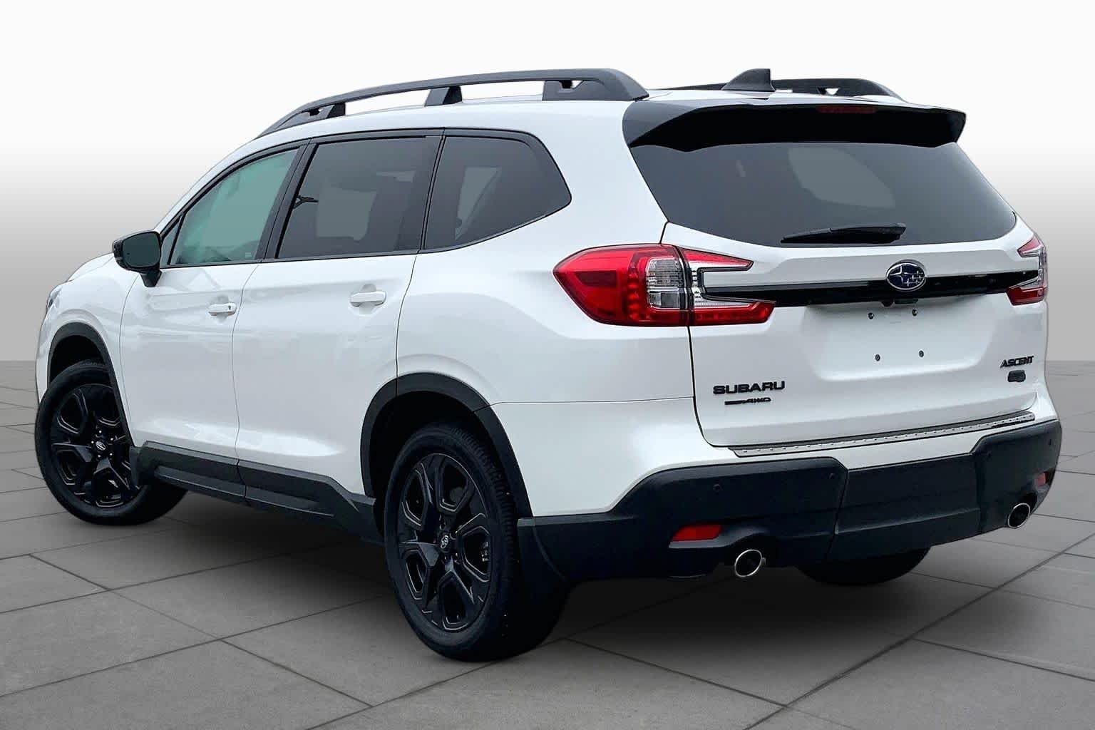 Used 2025 Crystal White Pearl Subaru Onyx Edition Touring image 12