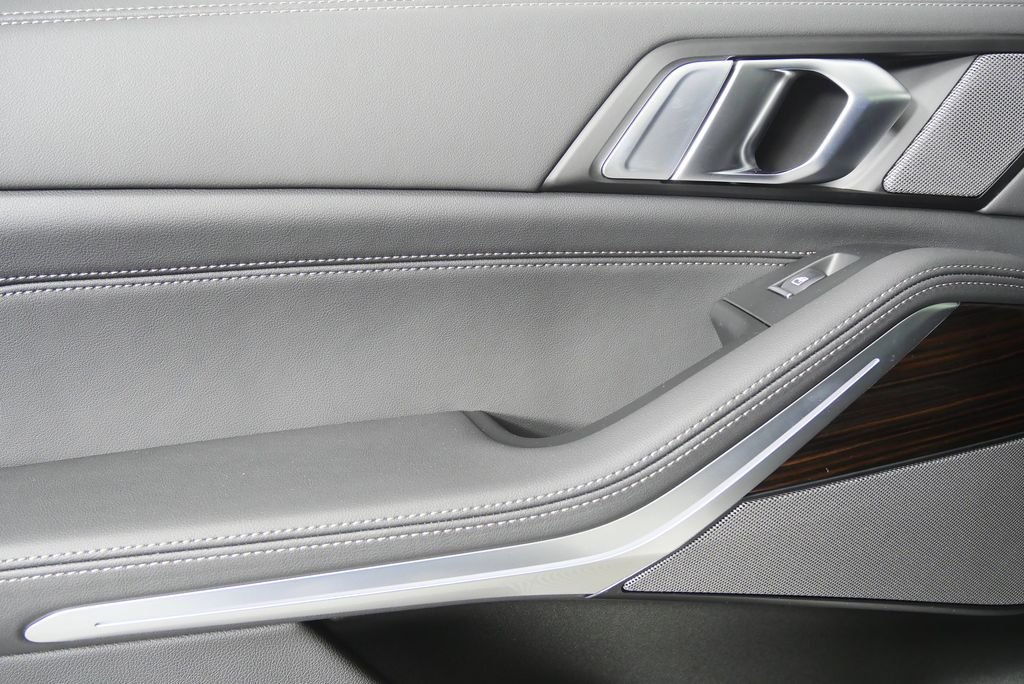 Used 2026 Mineral White Metallic BMW xDrive40i image 14
