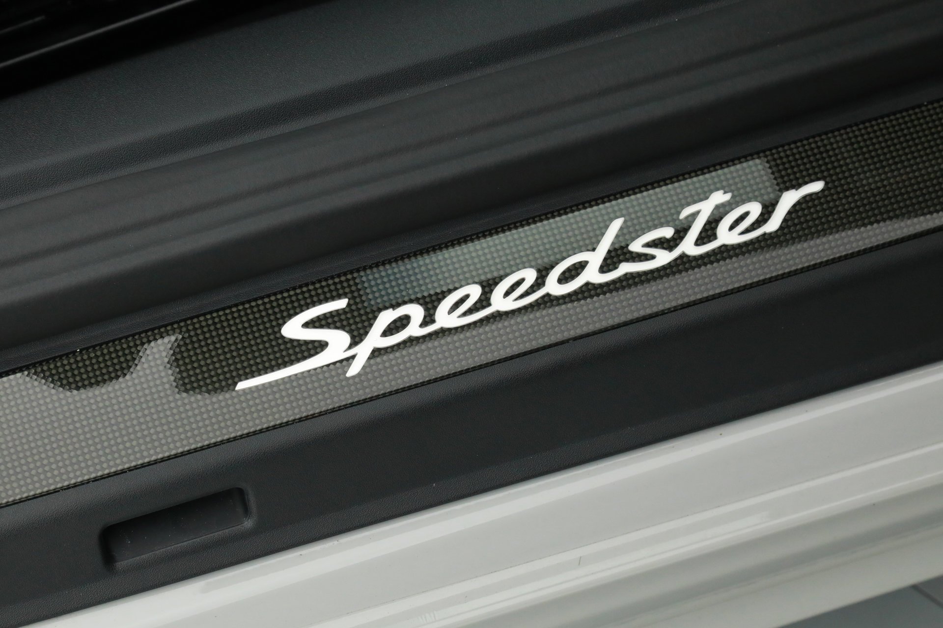 Used 2019 Chalk Porsche Speedster image 21