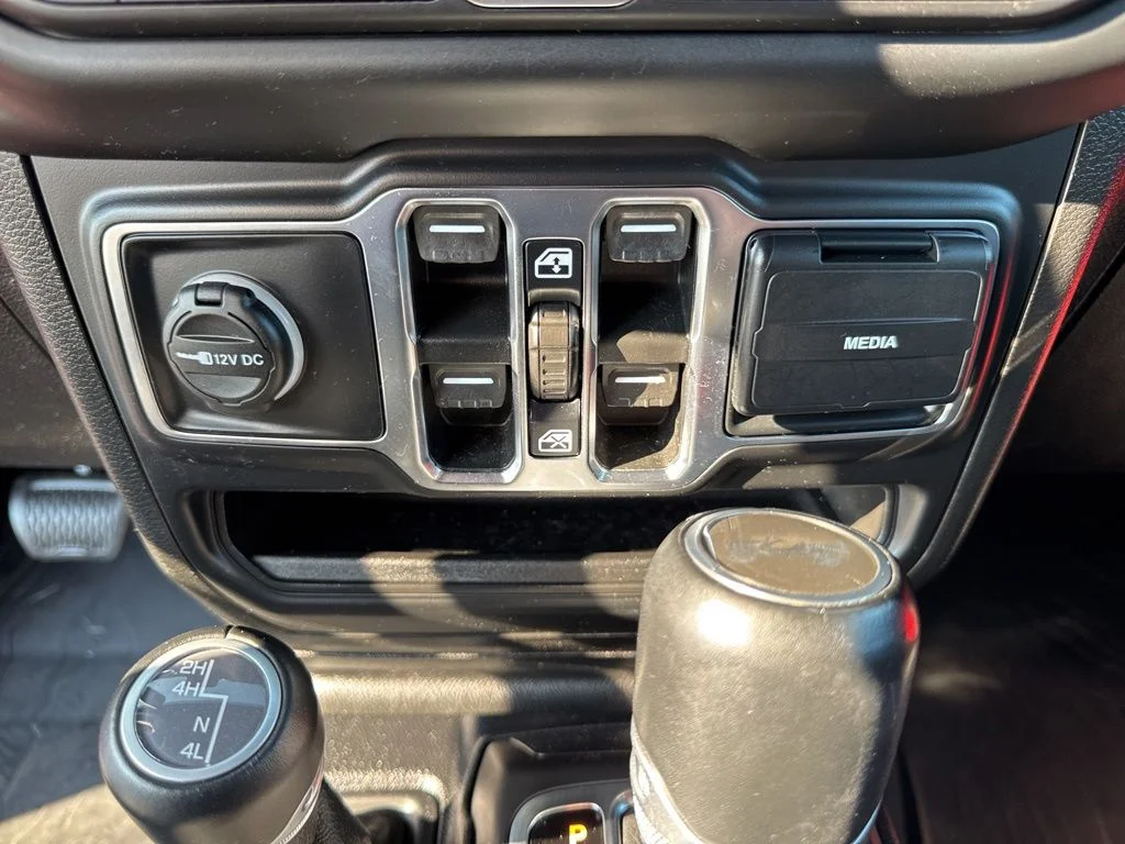 Used 2021 Red Jeep Unlimited Sahara Altitude image 37