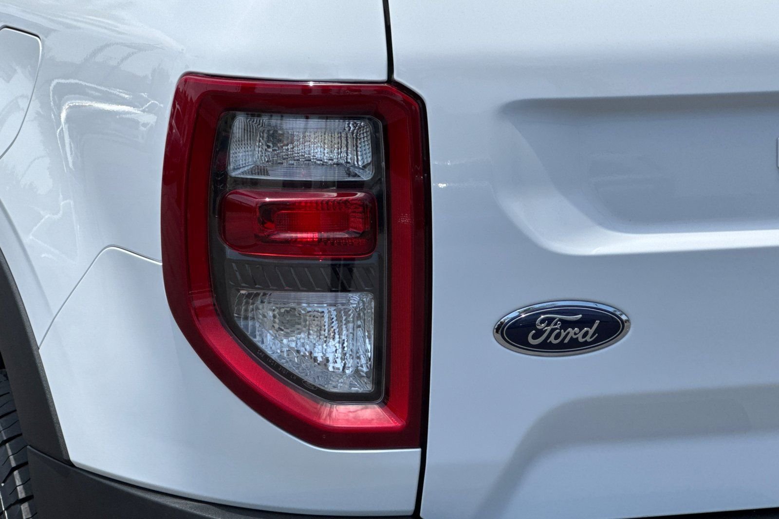 Used 2025 White Ford Badlands image 36