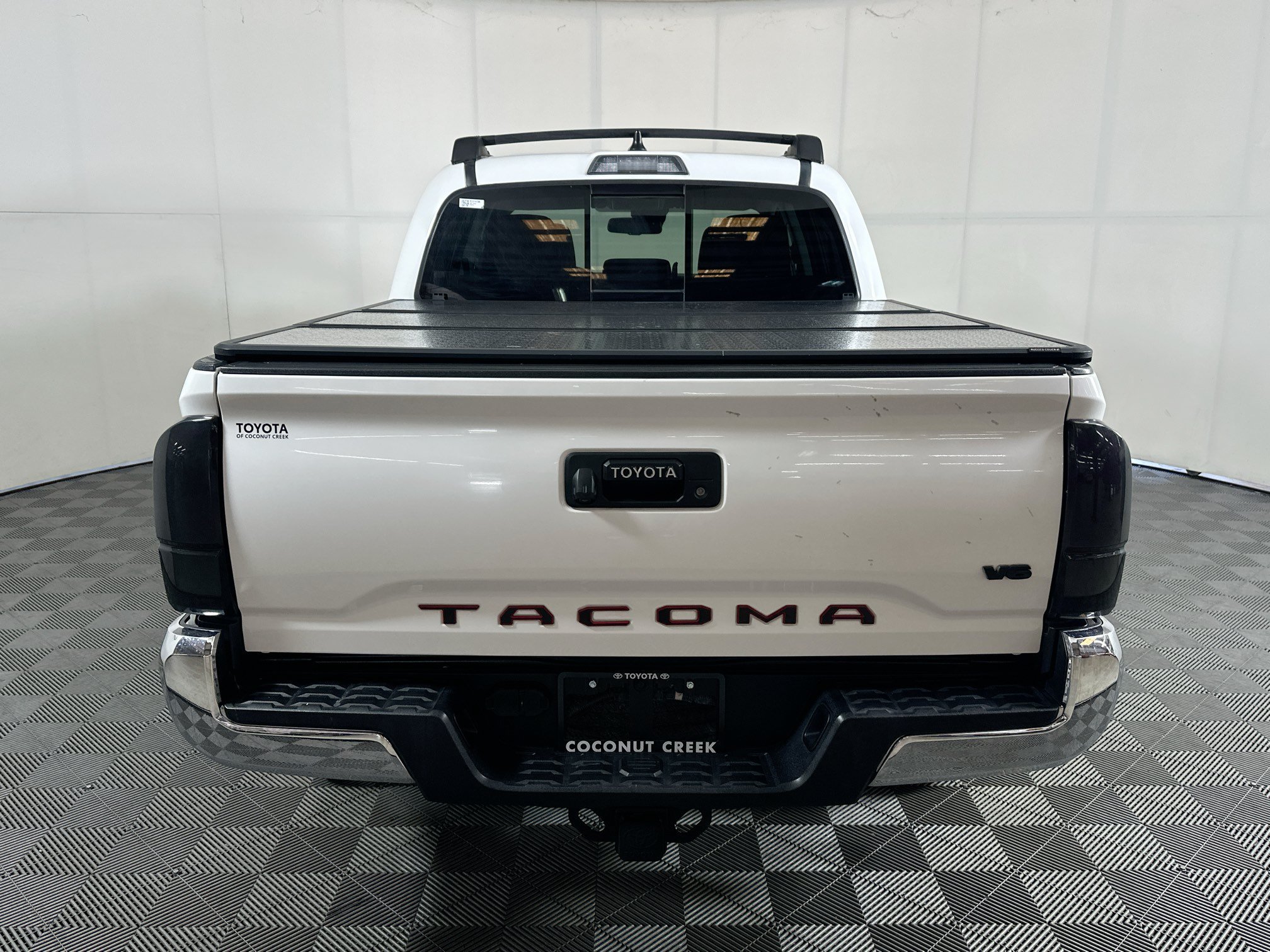 Used 2020 Super White Toyota SR5 image 4