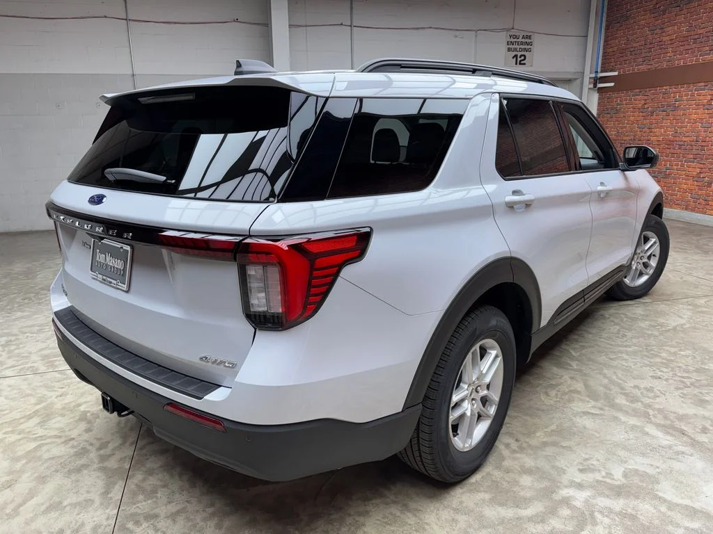 New 2026 Space White Metallic Ford Active image 6