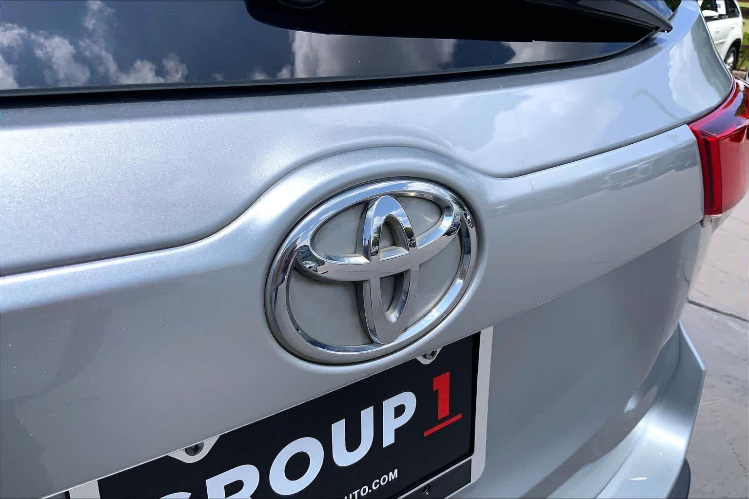 Used 2017 Celestial Silver Metallic Toyota LE image 29