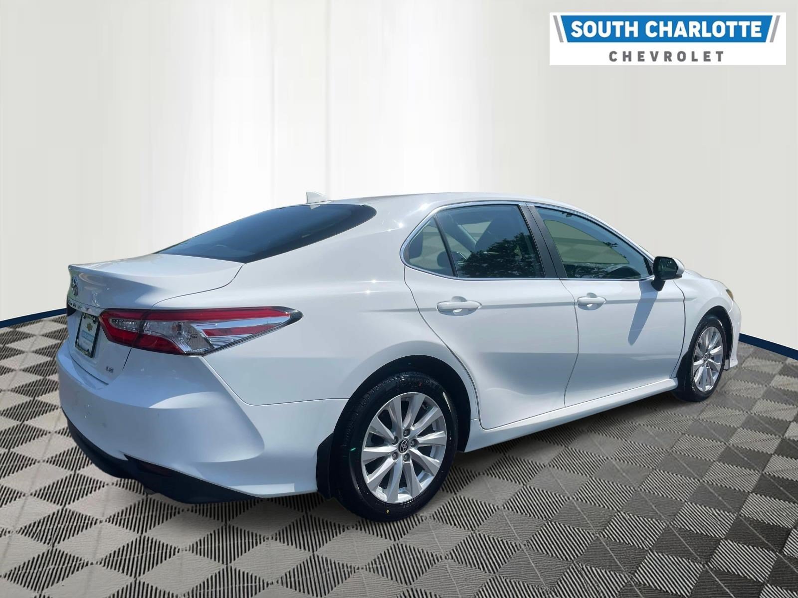 Used 2020 White Toyota LE image 4