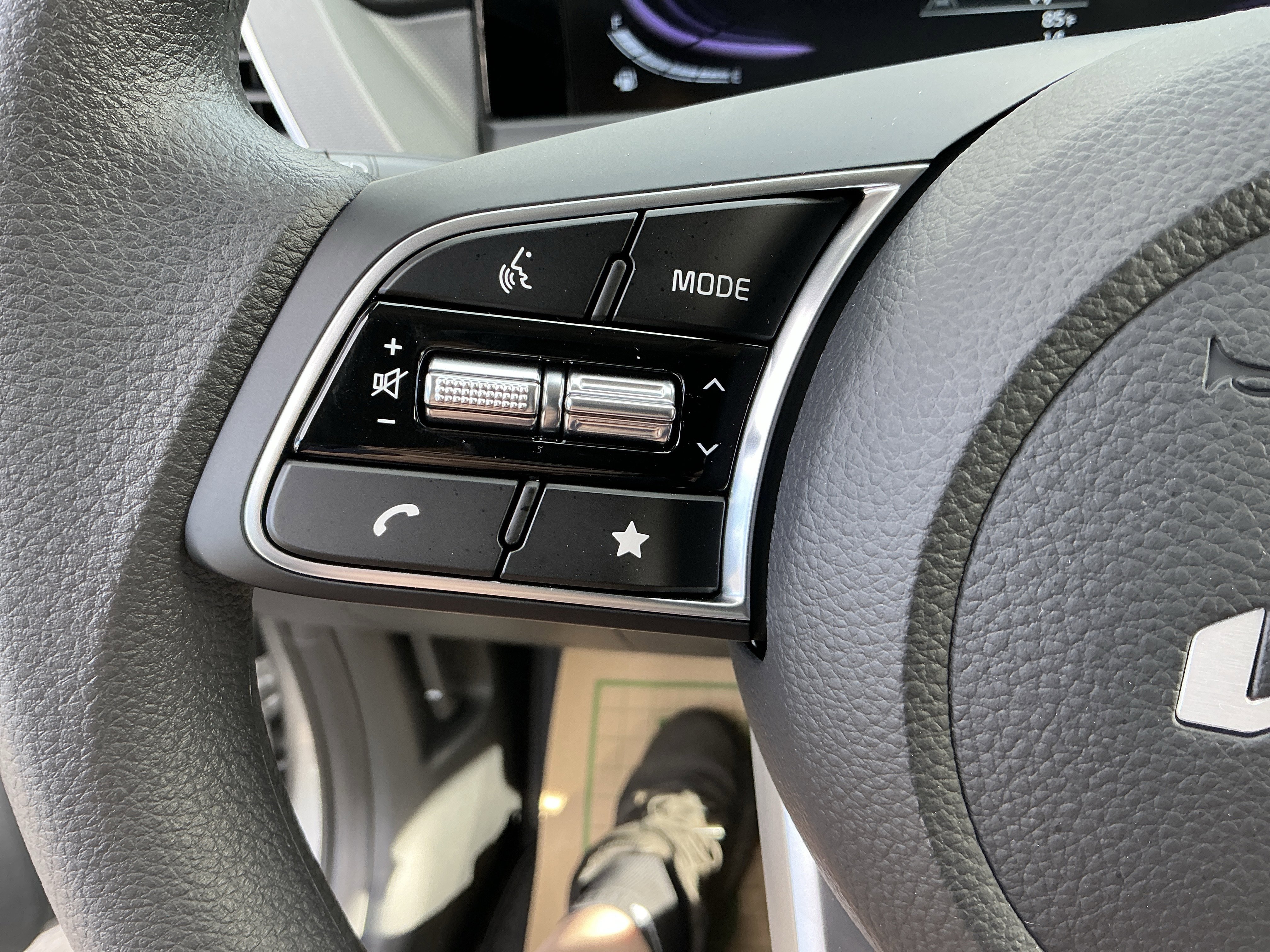 New 2026 Steel Gray Kia LX image 21