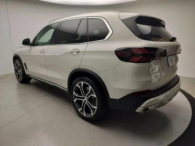 New 2026 Alpine White BMW xDrive40i image 4
