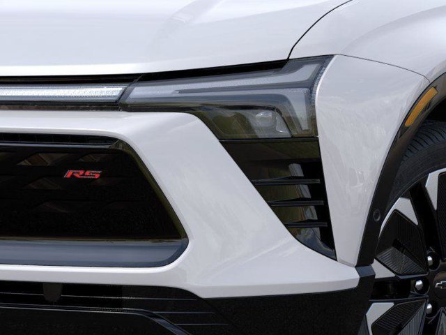 New 2025 Iridescent Pearl Tricoat Chevrolet RS image 10