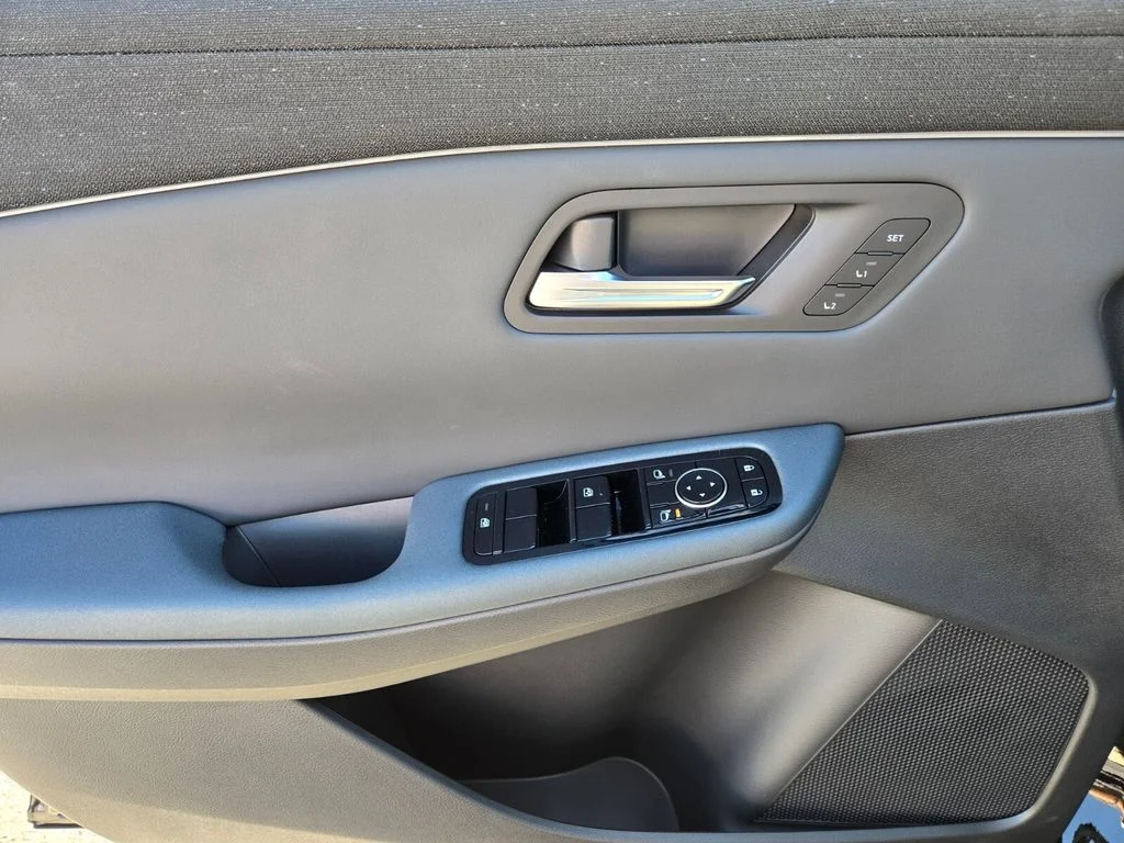 2026 Nissan LEAF Platinum+ - Photo 10