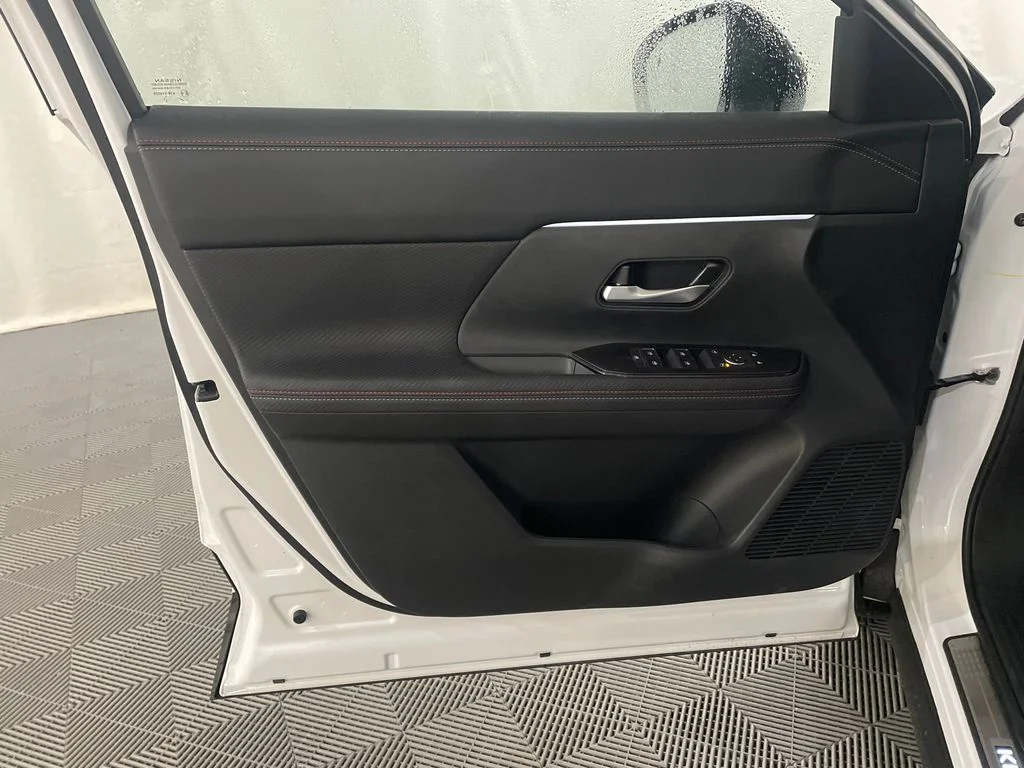 New 2026 Aspen White Tricoat Nissan SR image 13