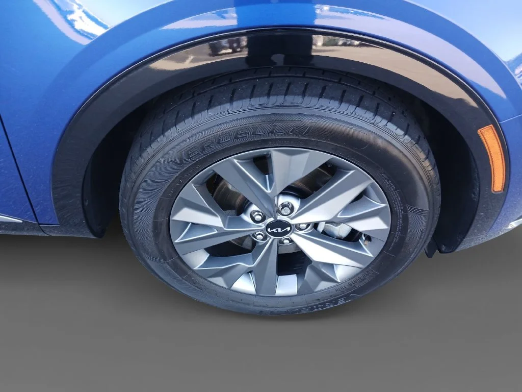 Used 2023 Blue Kia SX image 16