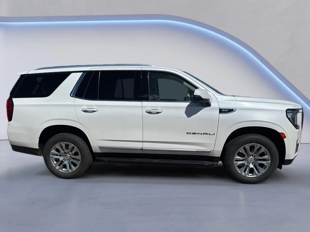 Used 2021 White Frost Tricoat GMC Denali image 5