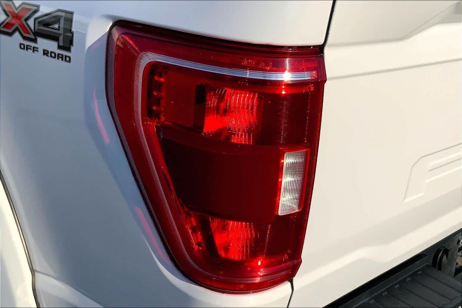 Used 2023 Oxford White Ford XLT image 25