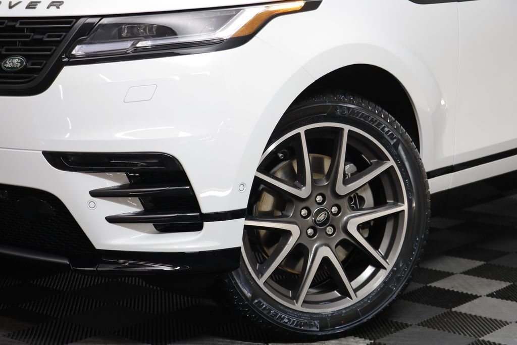 New 2026 Fuji White LAND ROVER Dynamic SE image 4