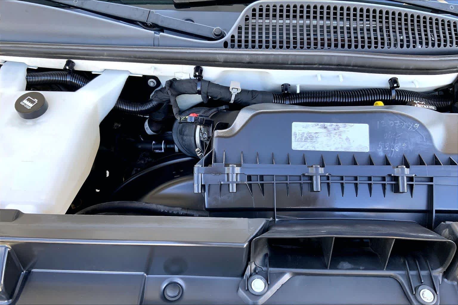 Used 2019 Summit White Chevrolet  image 25