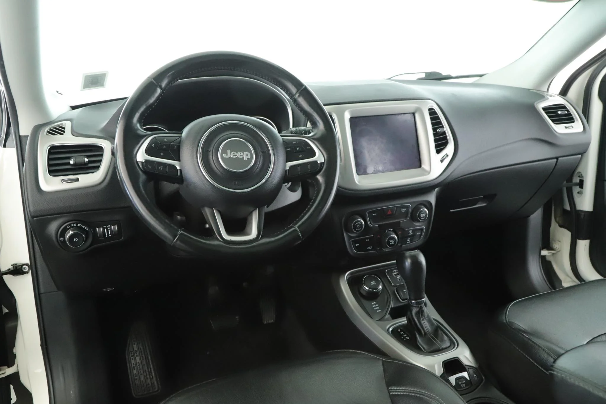 Used 2019 Jeep Compass High Altitude with VIN 3C4NJDCB1KT768423 for sale in Amityville, NY