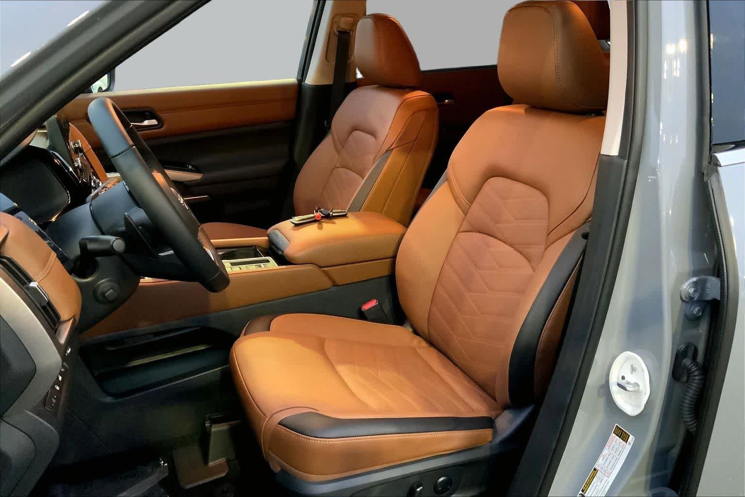 Used 2025 Boulder Gray Pearl Nissan Platinum image 7