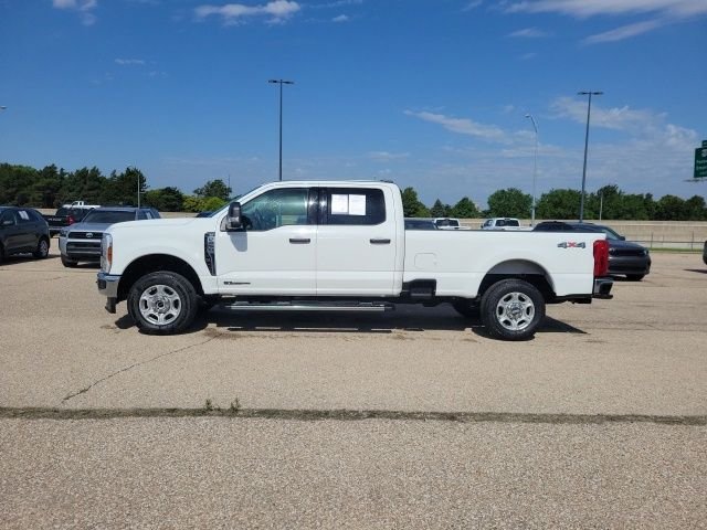 Used 2025 Oxford White Ford XLT image 2