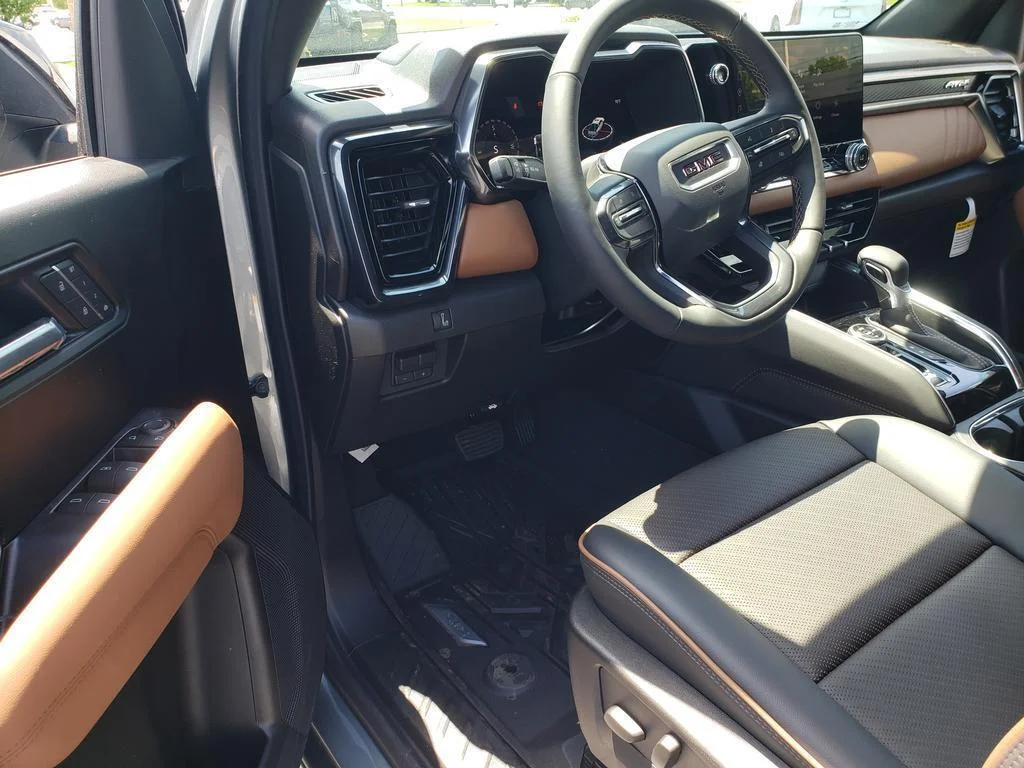 2026 GMC Canyon AT4 - Photo 10